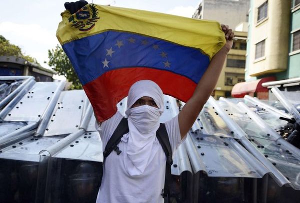 Un muerto y un herido en protesta por gasolina en Venezuela, informan ONG y Fiscalía - Mundo - ABC Color