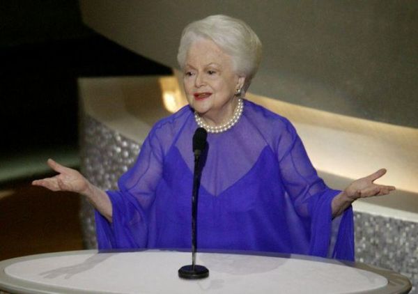 A los 104 años muere Olivia de Havilland, estrella de Lo que el viento se llevó