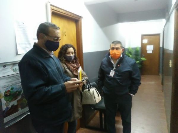 Intendente de Encarnación denuncia ante al Fiscalía atropello por parte de concejales de la ANR - Nacionales - ABC Color