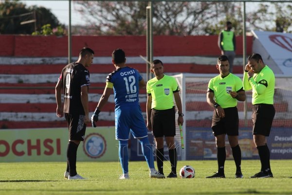 Para el director del VAR, no hubo penal en la jugada que reclama San Lorenzo