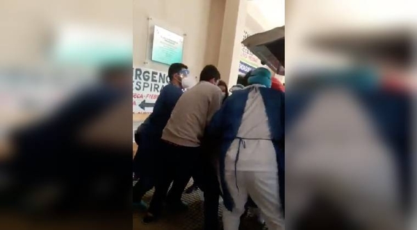 HOY / VIDEO | Denuncian desidia en clínica periférica de IPS para atender a paciente: "Mi hermana acaba de fallecer"
