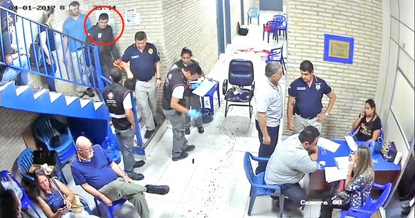 Báez entregó su escopeta al custodio de un legislador liberal