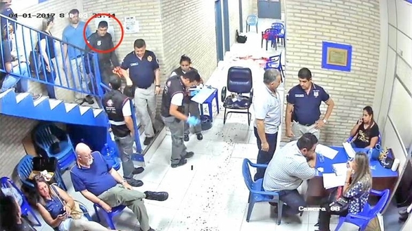 HOY / Báez entregó su escopeta al custodio de un legislador liberal