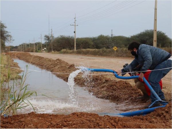 Intendente de Loma Plata: "El agua llega en un momento de sequía"