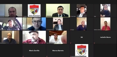 CONCEJALES SESIONAN MANEJANDO