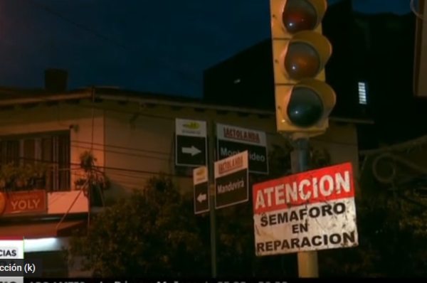 Semáforo sigue sin funcionar a pesar de accidente fatal  - Nacionales - ABC Color