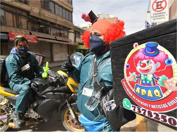 Unos payasos se reinventan para seguir viviendo de sus sonrisas