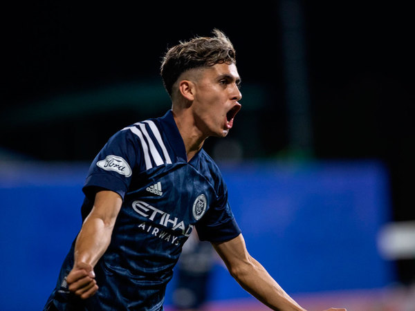 Jesús Medina anota un gol y clasifica a su equipo a los cuartos de final