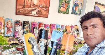 Ejemplo de superación: encontró salida laboral pintando tejas personalizadas