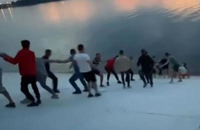 Con una cadena humana lograron salvar a una mujer que se ahogaba en un río - SNT