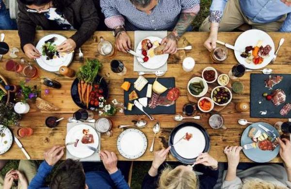 Asado familiar termina con 14 contagiados y un fallecido por coronavirus - SNT