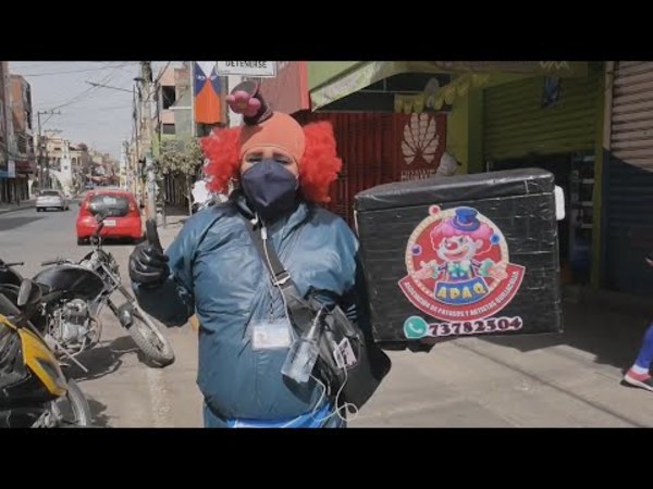 Unos payasos bolivianos se reinventan para seguir viviendo de sus sonrisas » Ñanduti