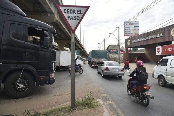 Faltan buenas señalizaciones y educación vial para un mejor uso de las rotondas - Nacionales - ABC Color