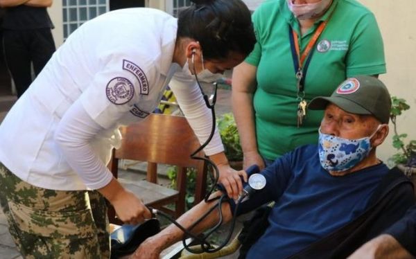 Juez ordena desalojar a excombatiente de 102 años