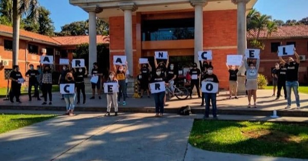Estudiantes exigen a Diputados la aprobación del arancel cero sin modificaciones