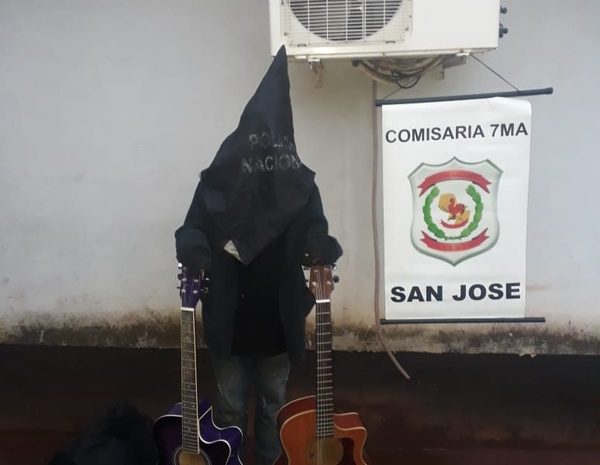 Atrapan a indígena con guitarras hurtadas