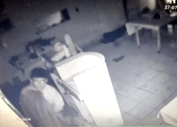 Imágenes revelan actuar de precoz delincuente que robó en comedor