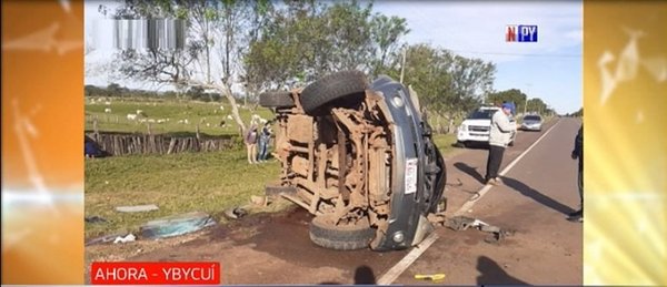 Familia entera casi pierde la vida a causa de animales sueltos en la ruta | Noticias Paraguay