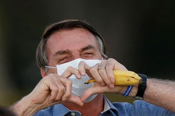 Bolsonaro volvió a trabajar tras el alta por coronavirus, en medio de denuncias y críticas