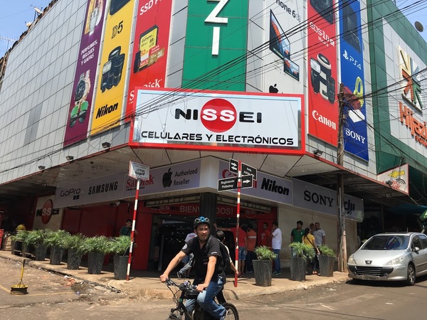 Mega Electrónico y Casa Nissei cierran sus puertas al público ante casos de coronavirus