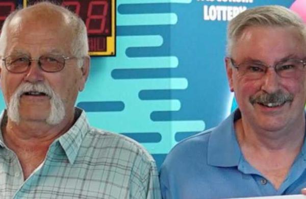 Un pacto de casi 30 años: ganó la lotería y compartió el premio con su mejor amigo - C9N