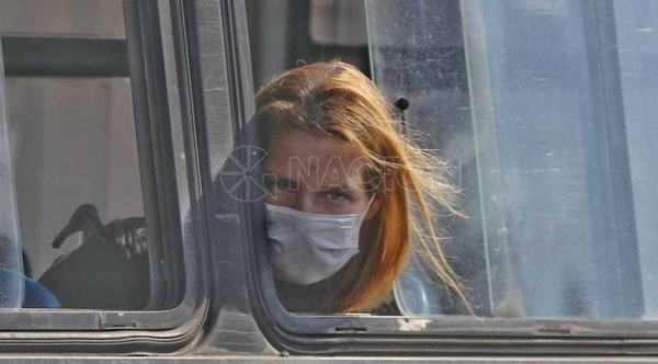 HOY / Está prohibido sacarse el tapabocas en los buses, recuerdan