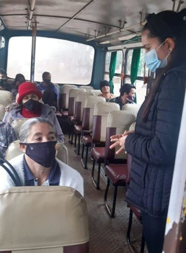Monitorean uso de tapabocas y distanciamiento en buses de Franco