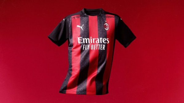 El Milan presenta su nueva camiseta