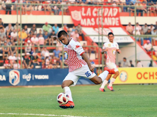 Isidro Saldívar sufre una rotura total de ligamento