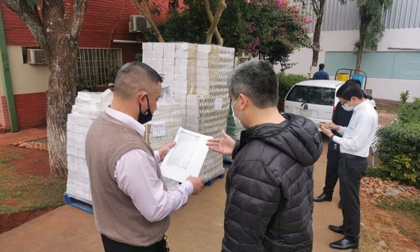 Laboratorio realiza donación de medicamentos al Hospital Regional de CDE