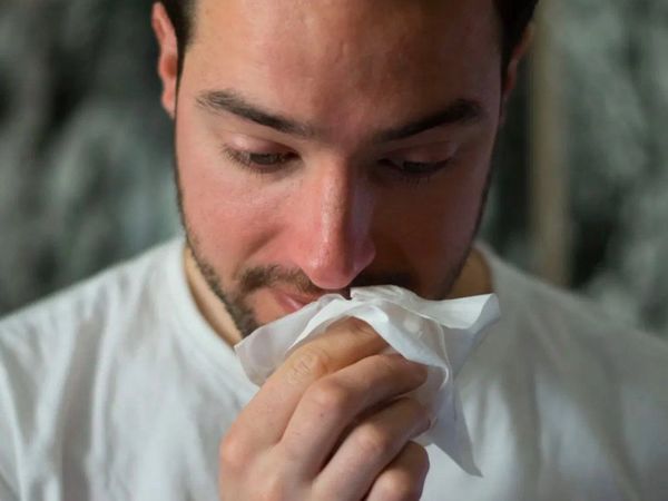 Estudian dispersión de gotas de saliva en sitios públicos