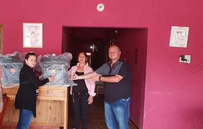 Mientras Gobernación emite comunicados, intendente de San Alfredo ya entrega fotocopiadoras | Radio Regional 660 AM