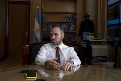 Argentina busca programa con FMI más allá de resultado de deuda