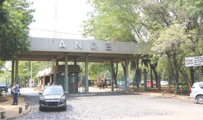 SITRANDE insiste en destitución del presidente de la ANDE