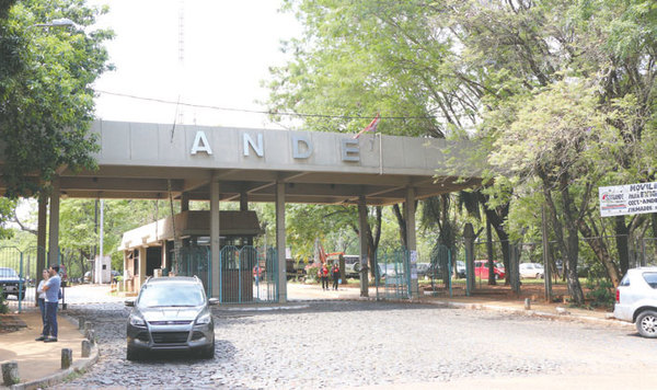SITRANDE insiste en destitución del presidente de la ANDE