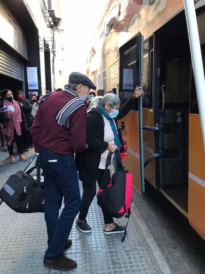 Buses con 122 connacionales parten de Buenos Aires - Nacionales - ABC Color