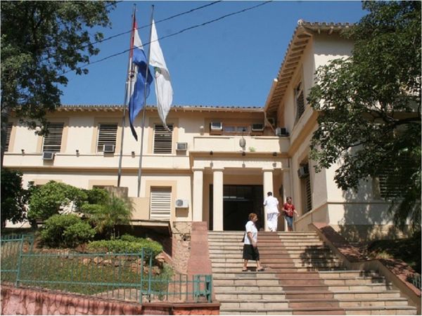 Pago de gratificación para profesionales de blanco está en manos de Hacienda