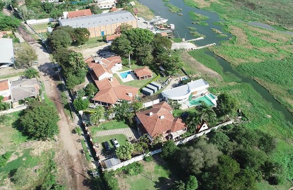Una residencia de lujo y una casa de fin de semana escondida - Nacionales - ABC Color