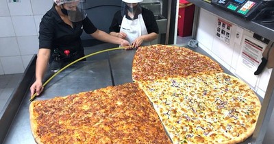 Sbarro presenta “Pizza con distancia” para celebrar la amistad
