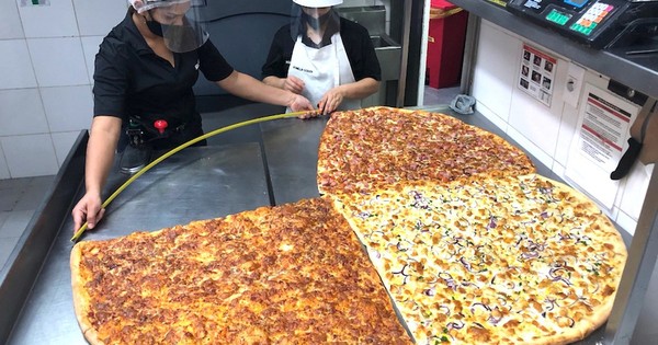 Sbarro presenta “Pizza con distancia” para celebrar la amistad