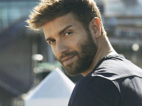 Pablo Alborán colabora con Ricardo Arjona en "El amor que me tenía"