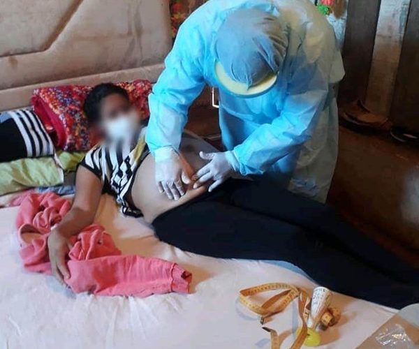 Asisten a embarazadas en sus casas