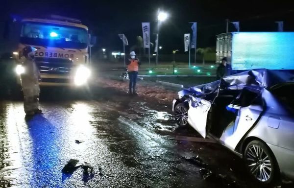 Conductor queda atrapado tras violento choque - ABC en el Este - ABC Color