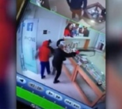 Violento asalto a local de ventas de celulares - Paraguay.com