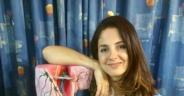 Joven pediatra descubrió en la escultura médica su vena para el arte moderno