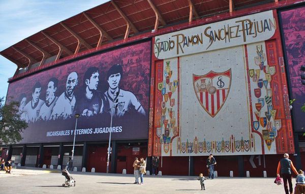 Sevilla anunció un positivo a días del partido por la Europa League - Fútbol - ABC Color