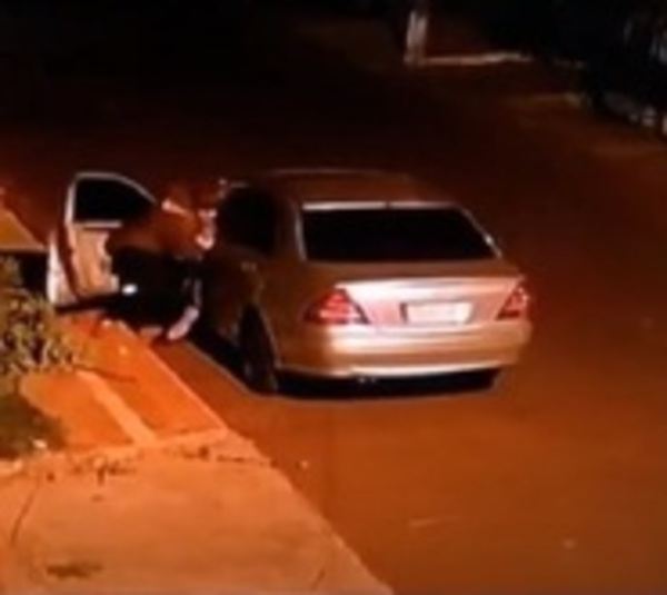 Así atacan motochorros a una mujer en Hernandarias - Paraguay.com