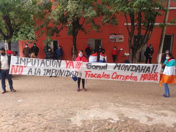 Ciudadanos de Arroyito se manifiestan frente a Fiscalía | Radio Regional 660 AM