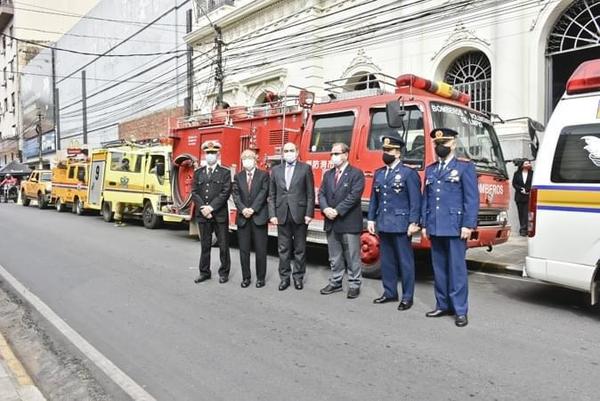 Japón donó ambulancias, autobombas y carro químico a bomberos paraguayos - El Trueno