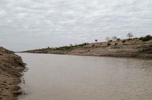 A 335 días de la apertura de embocadura el Pilcomayo sigue regando el chaco